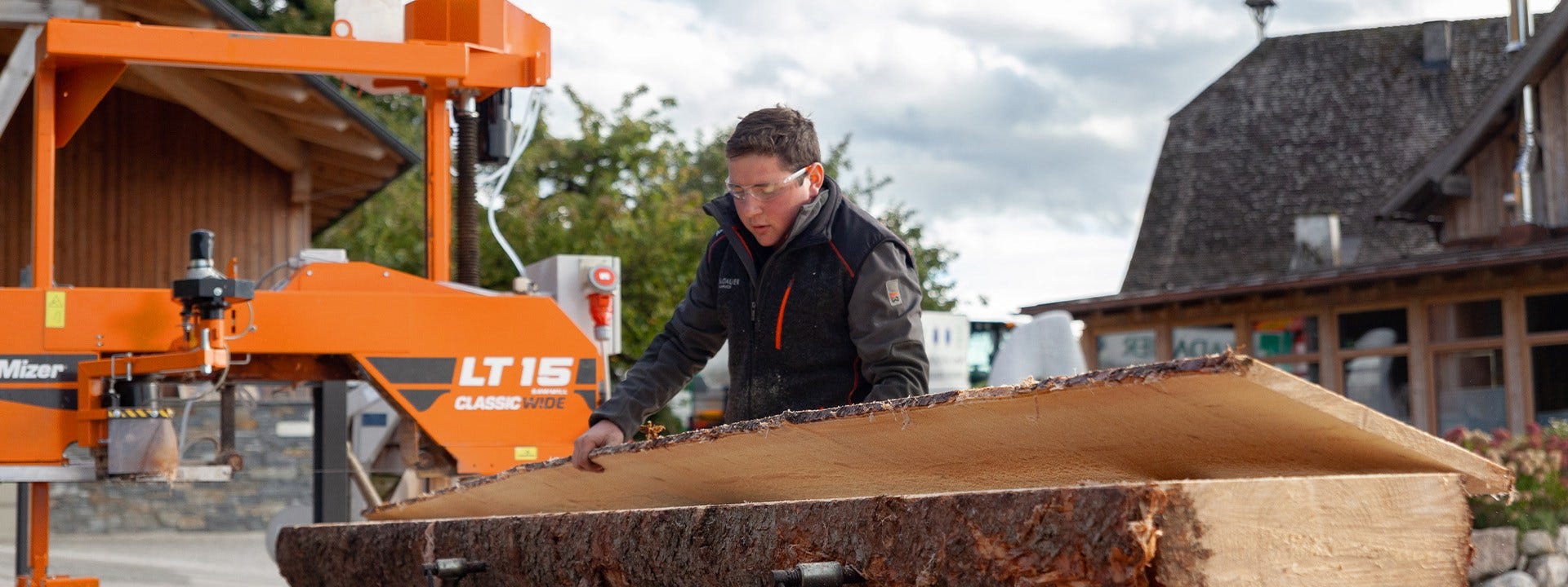 Kuidas Austrias muudetakse puitu varanduseks: puidu saagimine tööpingiga Wood-Mizer LT15 WIDE