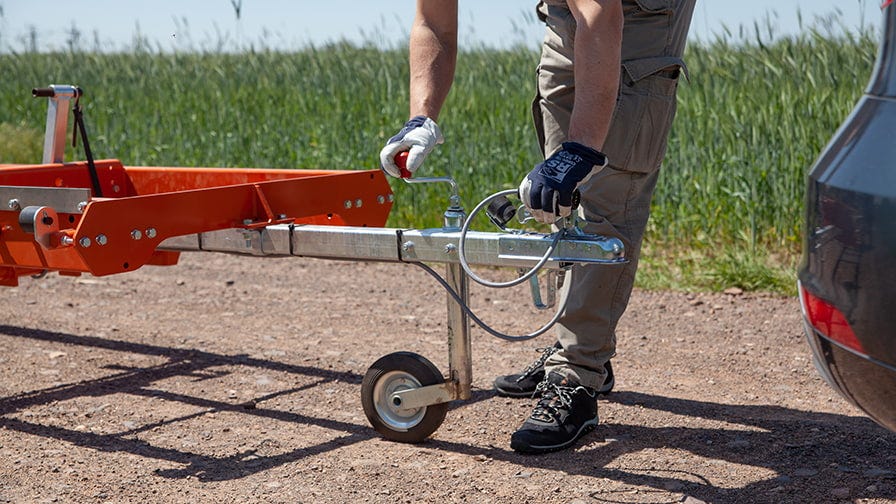 The trailer of LT15Mobile has a hitch and supportive wheel